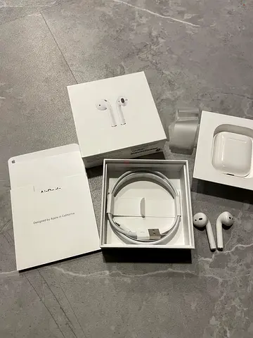 Apple AirPods complete set with charging case