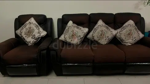PURE LEATHER 6 SEATER RECLINER SOFA FOR 1500 AED(negotiable)  [with cushions]