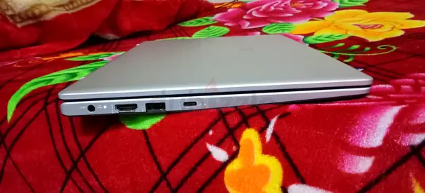 MSI Modern 14 (2025) Laptop
- 13th Gen / Intel Core i5-
1334U / 14inch FHD / 512GB
SSD / 8GB RAM /