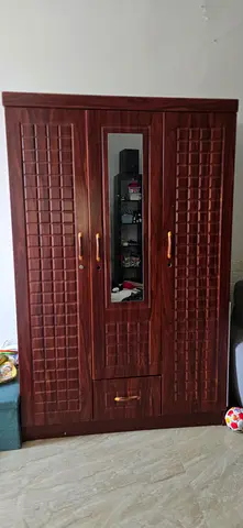 Stunning Wooden Wardrobe with Mirror