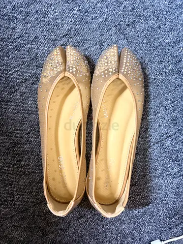 Elegant Beige Sparkly Flats