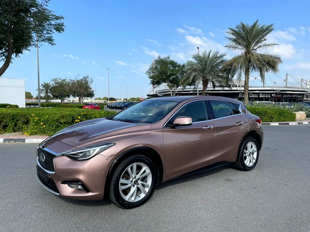Infiniti QX30 2018 — photo 1 of 15