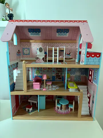 Charming Dollhouse with Furniture like new