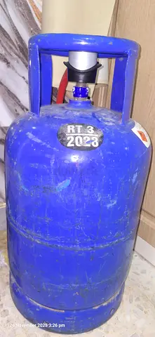 Gas Cylinder with Regulator and Pipe