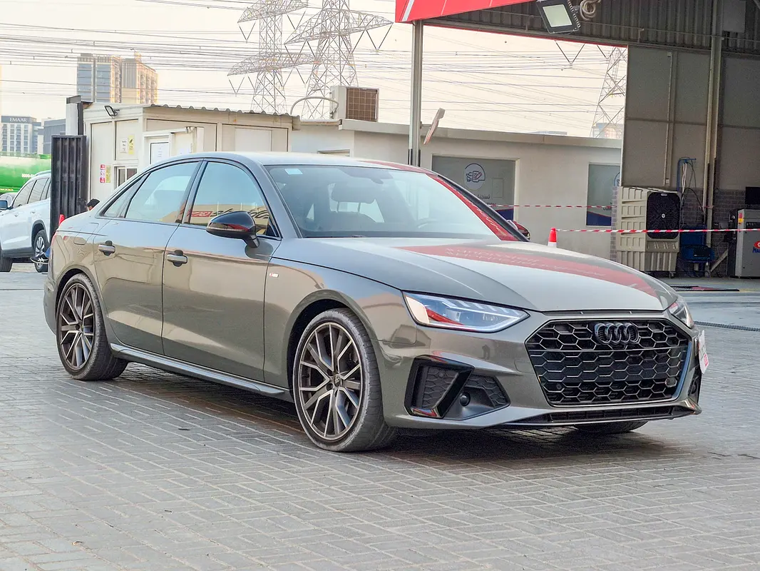 Audi A4 2023 — photo 1 of 14