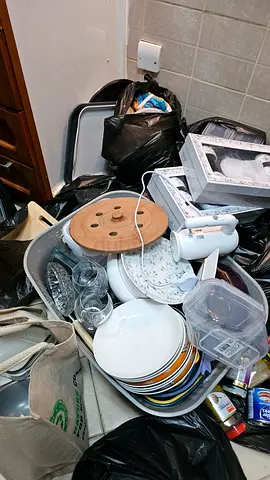 Dishes and kitchen utensils