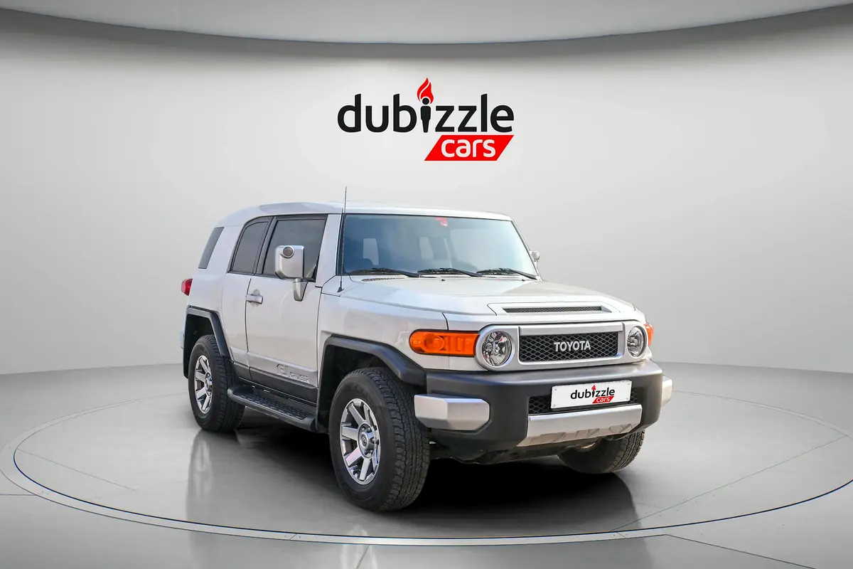Toyota FJ Cruiser 2021 — photo 1 of 17