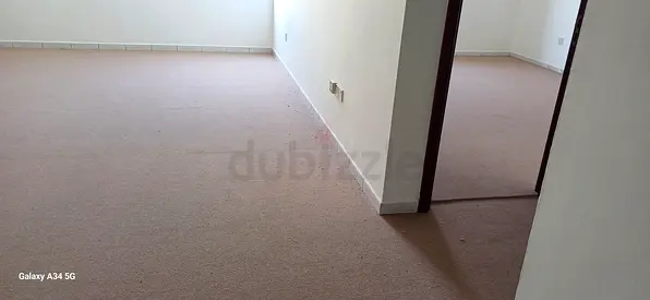 Wall-to-wall carpet with installation
