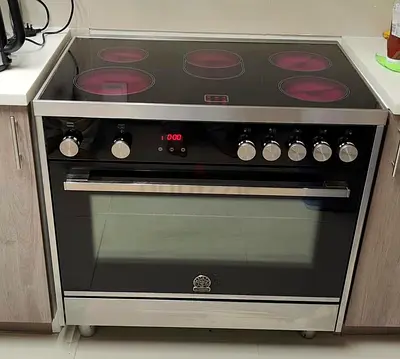 La Germania brand like new Electric cooker very good working delivery also with warranty