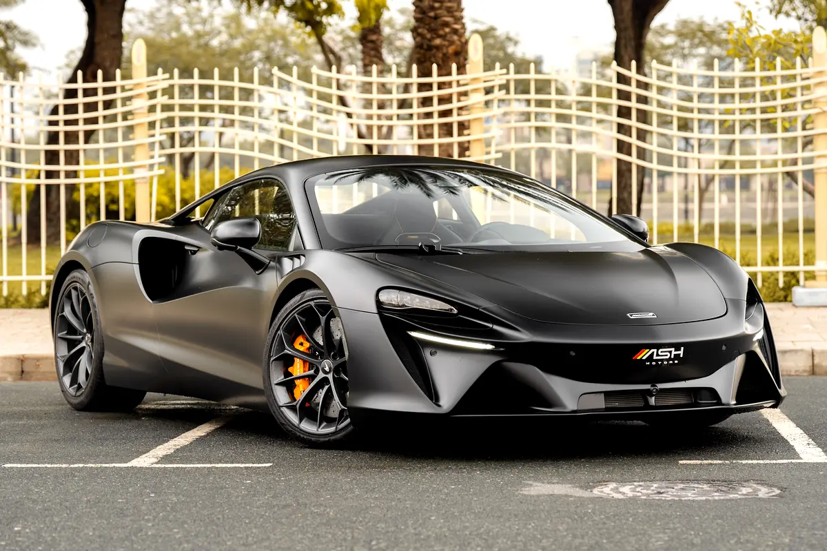 McLaren Artura 2024 — photo 1 of 20