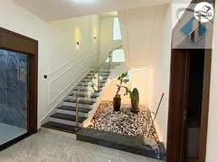 Brand new villa, freehold, excellent finishing, bank financing available, 6 rooms, prime location, e