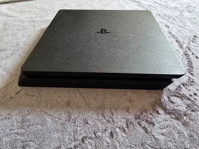 للبيع بلايستيشن 4 مستعمل - حالة ممتازة