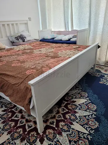 King ikea bed  سرير ايكيا كبير بحالة ممتازة