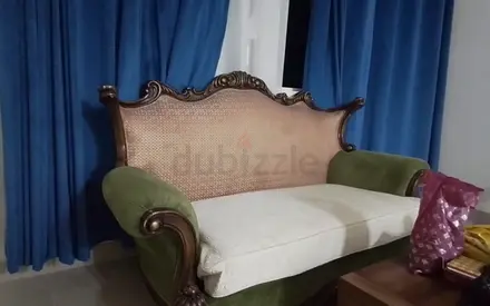 Elegant Vintage Style Sofa with Plush Upholstery