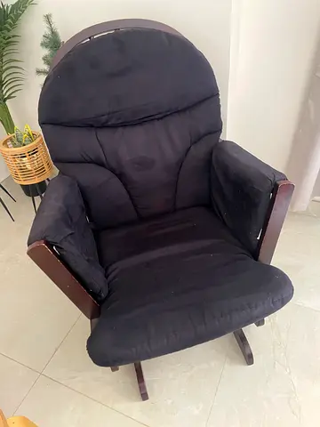 Comfortable Black Armchair for Relaxation