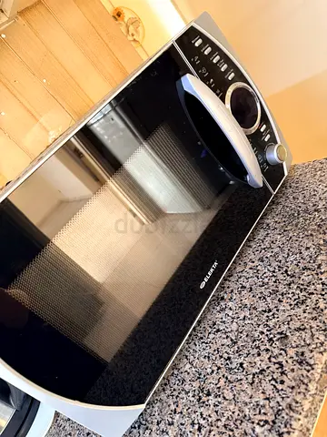 Sleek and Efficient Microwave Oven