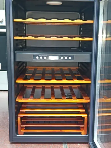 Hoover Brand Latest Model Wine Fridge Capacity 36 Bottles  Excellent condition Working free delivery