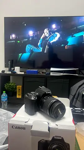 EOS 250D DSLR Camera With EFS 18-55 DC III Lens 24.1 MP APS-C Sensor 5 FPS Vari-Angle Touchscreen 4K