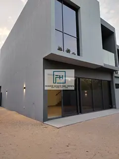 CORNER UNIT | SINGLE ROW | MORE PRIVACY | GOOD LOCATION