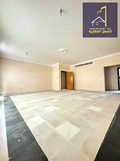 Three-Bedroom Apartment with Living Room Ideal for Company Contracts
