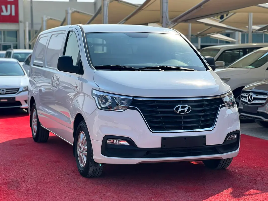 Hyundai H1 2021 — photo 1 of 14