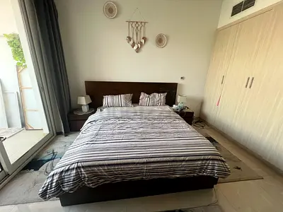 Elegant wood King Size Bed