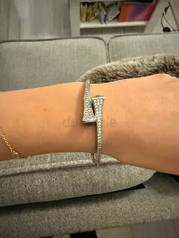 Elegant Jewelry Bracelet with Crystal Accents