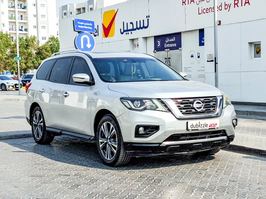 Nissan Pathfinder 2019 — photo 1 of 17