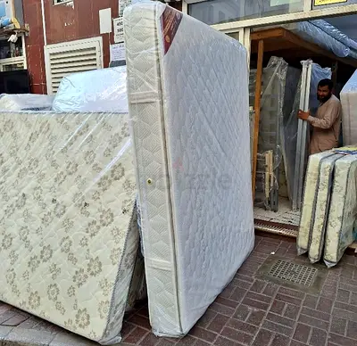 180x200cm mattress with top foam selling. All times delivery available