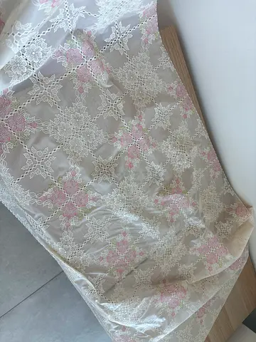 70×137 cm Beautiful Floral Lace Tablecloth
