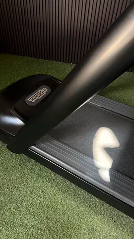 1x Crosstrainer  1x Upright Bike  1x Treadmill