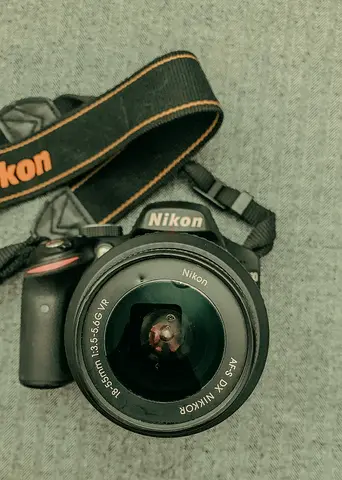 Nikon D3200 w/ 18-55mm 3.5/5.6 with low shutter count