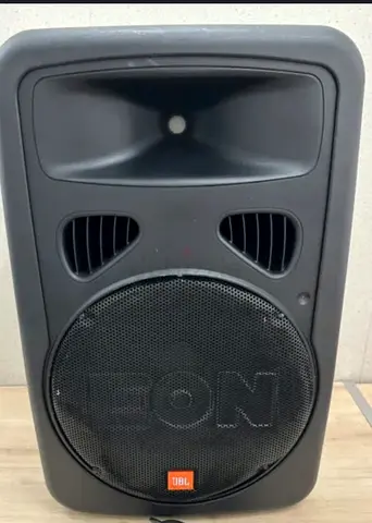 JBL EON Portable Speaker - Perfect for Events and Gatherings 2 speaker powered very good