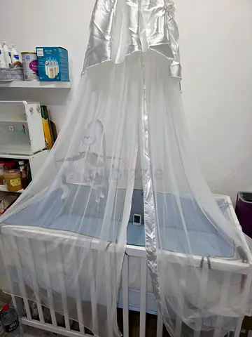 Crib with Matress, Beddings and accessories