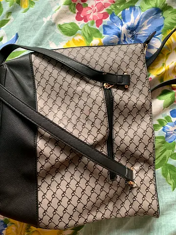 Ladies hand bag