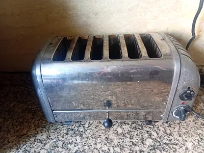 Reliable Stainless Steel Toaster for Quick Breakfasts