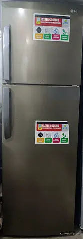 LG fridge for sale neat and clean 0547606551