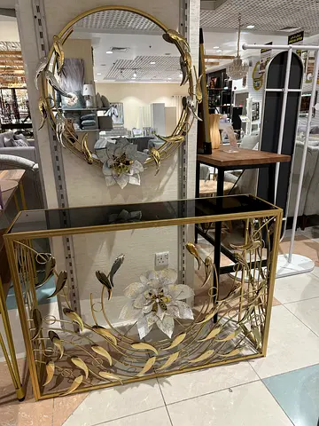 Elegant Floral Console Table with Mirror