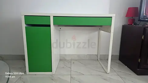 Stylish Green Study Table