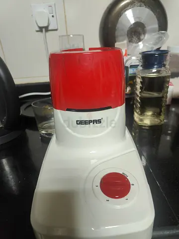 Reliable Geepas Blender for Smoothies and Sauces