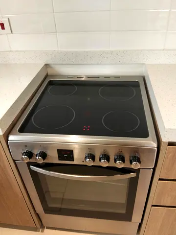 Hoover brand Electric cooker like new very good working size 60/60cm delivery with warranty availabl