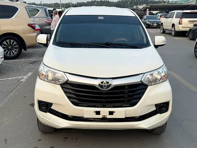 Toyota Avnza 2016 white color GCC calen car