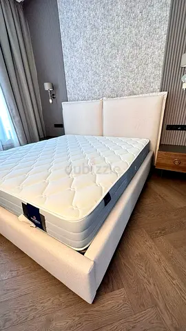 Comfortable Queen Bed Frame with Mattress