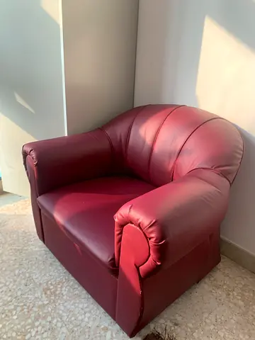 Cozy Maroon Armchair with Classic Design