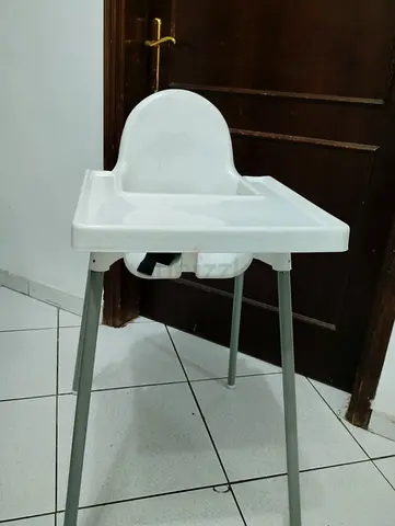 Baby high chair  A bath tub