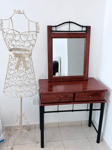 Elegant Wooden Dressing Table with Mirror