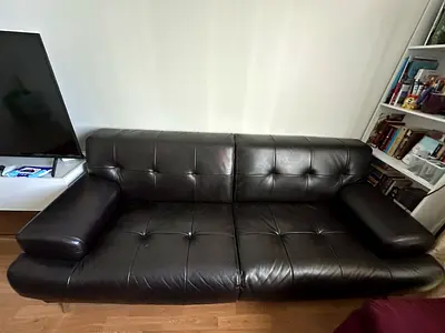 Stylish Black Leather Sofa in Excellent Condition