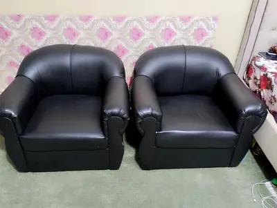 Comfortable Black Leather Lounge Chairs