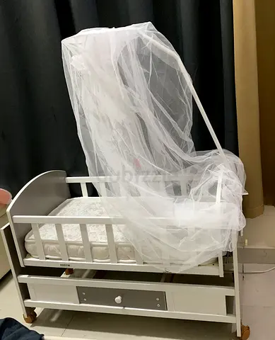 Stylish Baby Crib with Mosquito Net