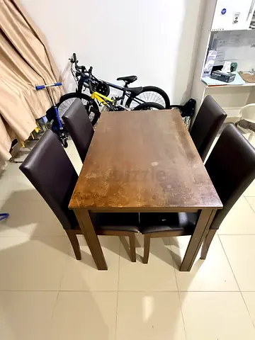 Solid Wooden Dining Table with Chairs